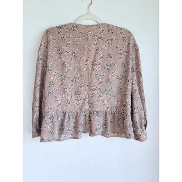 Showpo. Never As Easy V Neck 3/4 Puff Sleeve Cropped Floral Blouse in Taupe Pink - Picture 4 of 11
